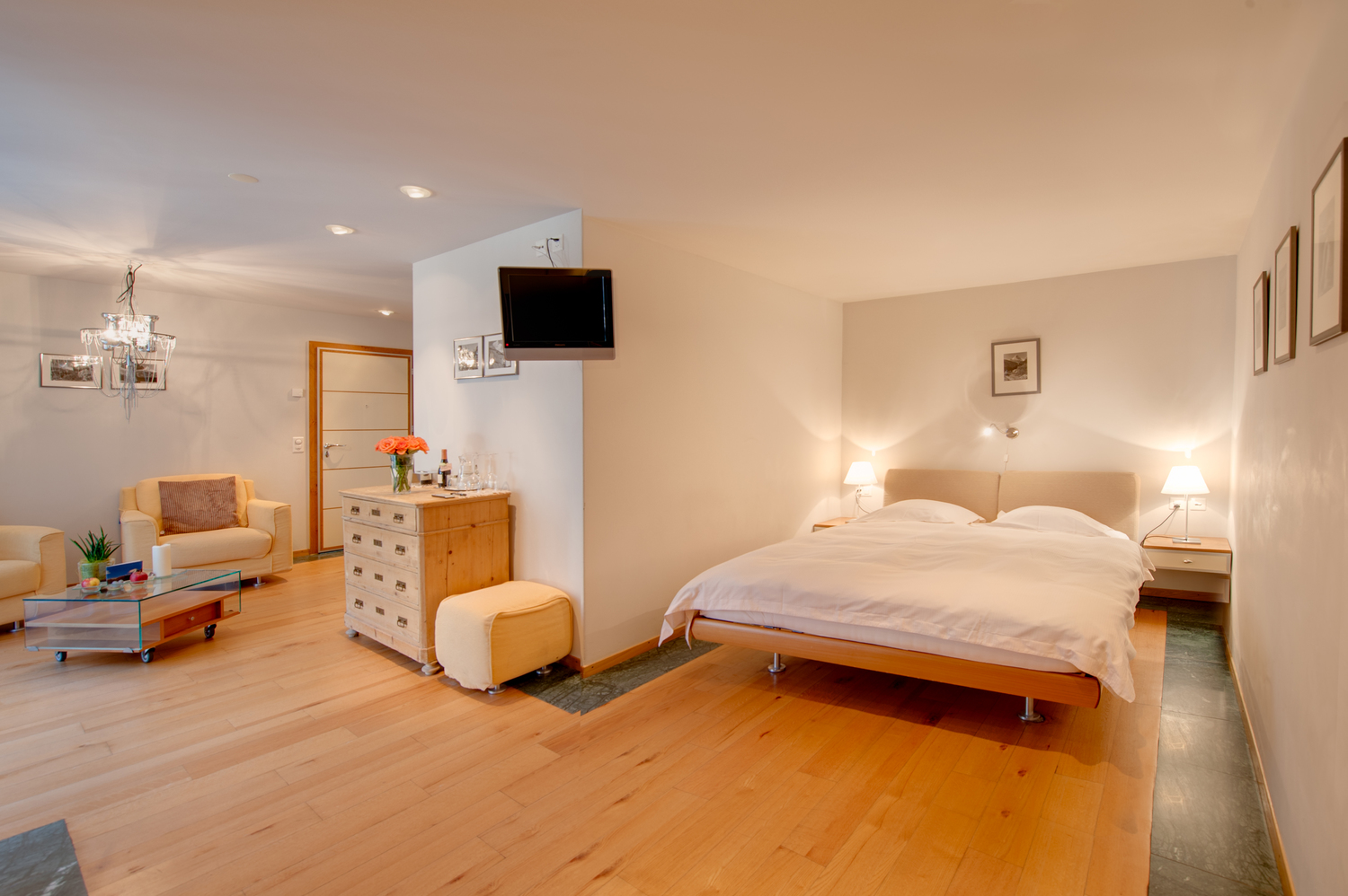 Grosses Doppelzimmer (2 Pers. CHF 262.- pro Nacht) 