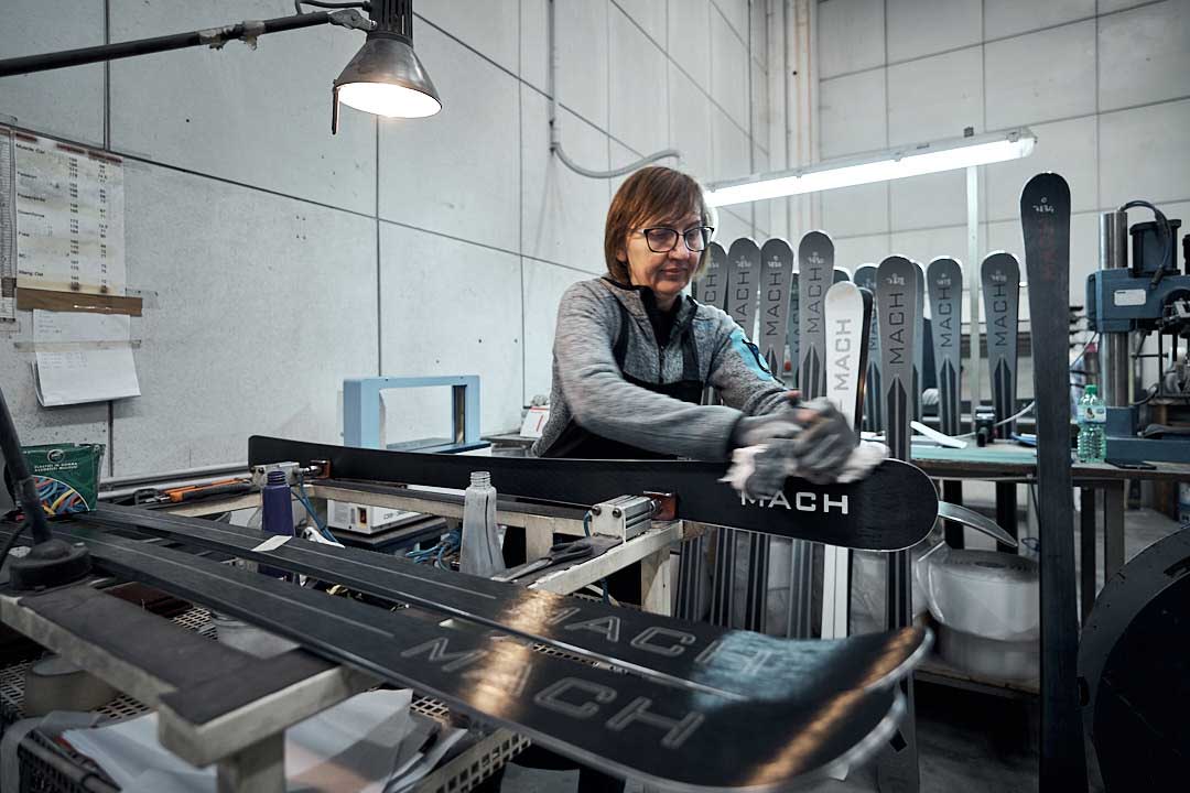 Handmade-Ski-Finishing